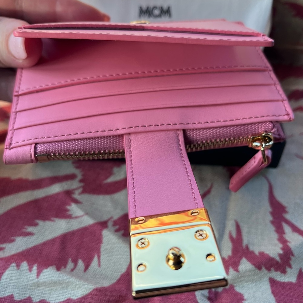 MCM 🎀 Pink NWT “Patricia” Zip Card Case/Wallet with Gold tone hardware 🎀 - Picture 7 of 12